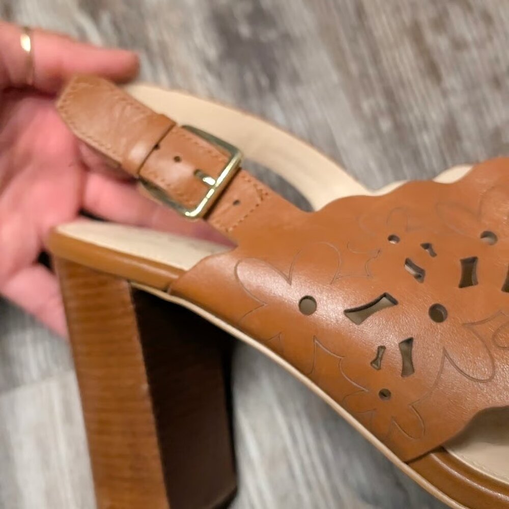 Chic Cole Haan Brown Leather Heels – Size 7B - Picture 3 of 5